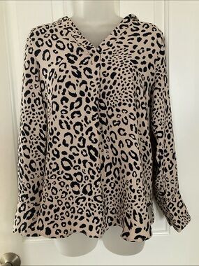 Beige and Black Leopard Print V-Neck 👚 blouse, size-S long sleeve.